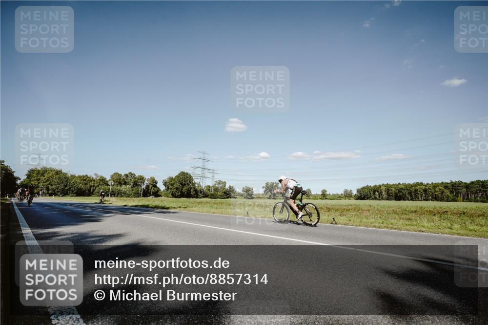 07.09.2025 - 19. Norderstedt Triathlon Michael Burmester http://msf.ph/oto/8857314 07.09.2025 15:30:29 Radfahren 452, 884 meine-sportfotos.de