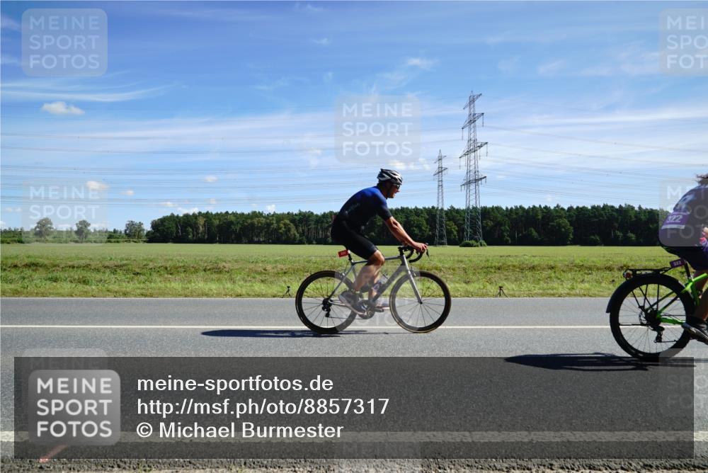 07.09.2025 - 19. Norderstedt Triathlon Michael Burmester http://msf.ph/oto/8857317 07.09.2025 12:56:58 Radfahren 222, 322 meine-sportfotos.de