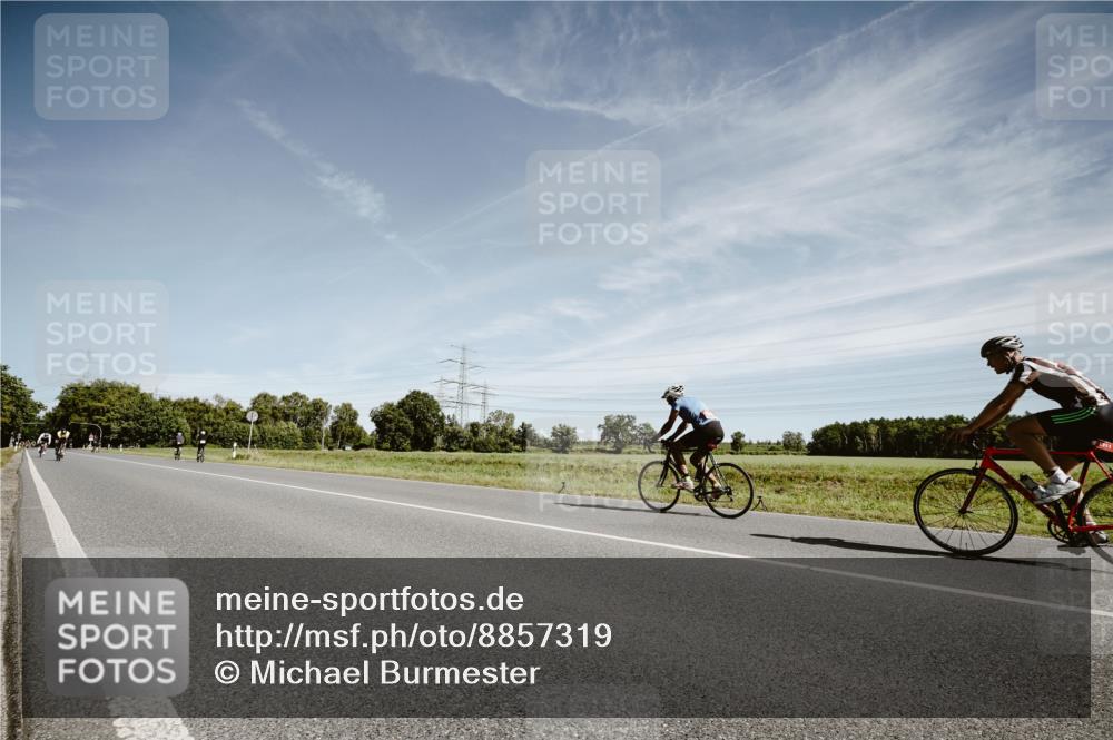 07.09.2025 - 19. Norderstedt Triathlon Michael Burmester http://msf.ph/oto/8857319 07.09.2025 12:23:56 Radfahren 1351 meine-sportfotos.de