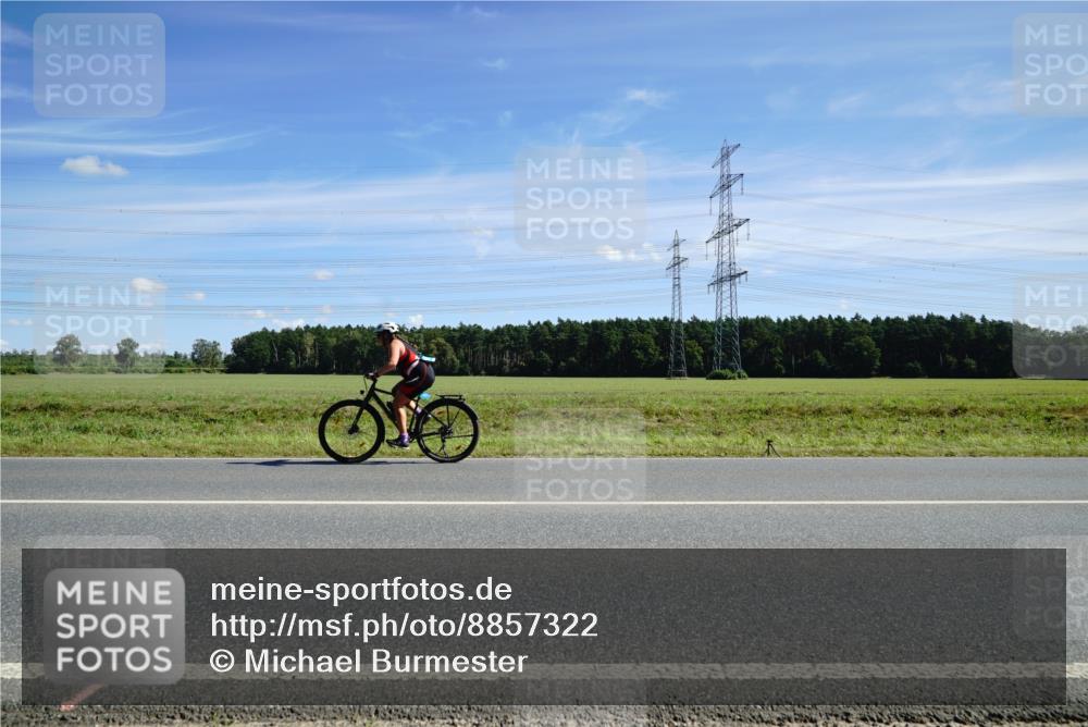07.09.2025 - 19. Norderstedt Triathlon Michael Burmester http://msf.ph/oto/8857322 07.09.2025 12:56:59 Radfahren 222, 322, 1298 meine-sportfotos.de