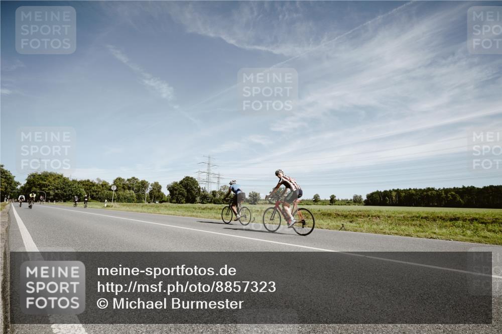 07.09.2025 - 19. Norderstedt Triathlon Michael Burmester http://msf.ph/oto/8857323 07.09.2025 12:23:57 Radfahren 1351 meine-sportfotos.de