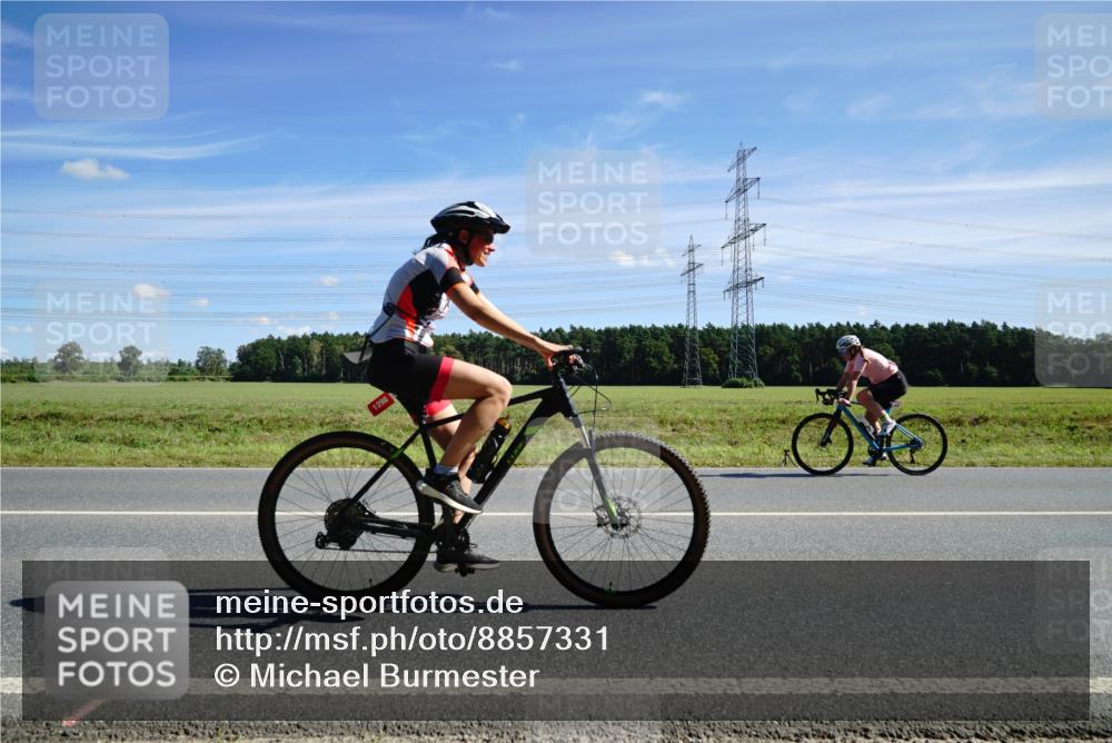 07.09.2025 - 19. Norderstedt Triathlon Michael Burmester http://msf.ph/oto/8857331 07.09.2025 12:57:01 Radfahren 222, 322, 1264, 1298 meine-sportfotos.de