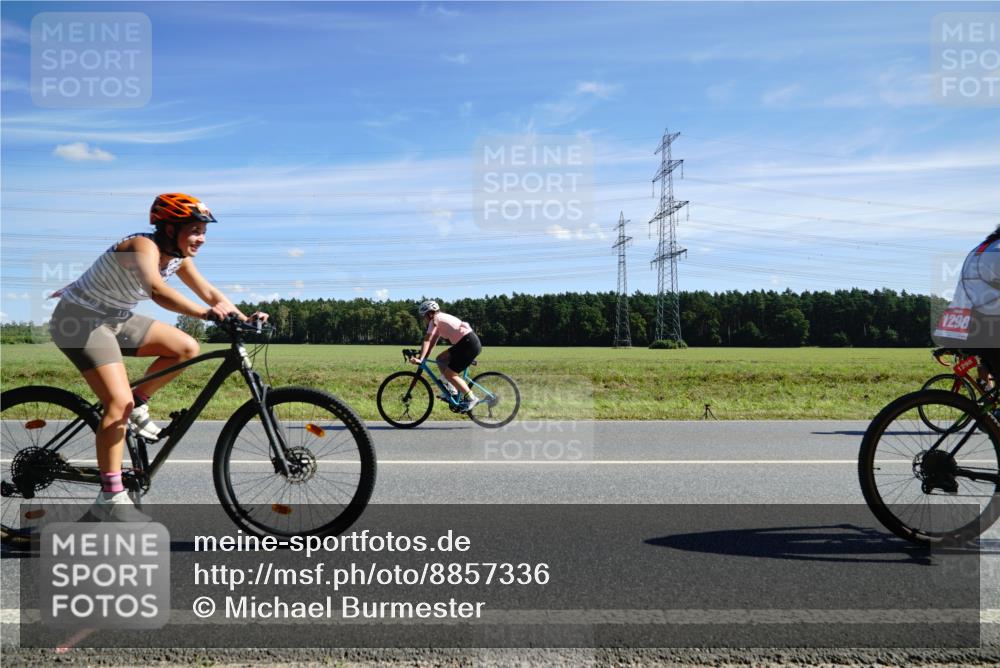 07.09.2025 - 19. Norderstedt Triathlon Michael Burmester http://msf.ph/oto/8857336 07.09.2025 12:57:02 Radfahren 1264, 1298 meine-sportfotos.de