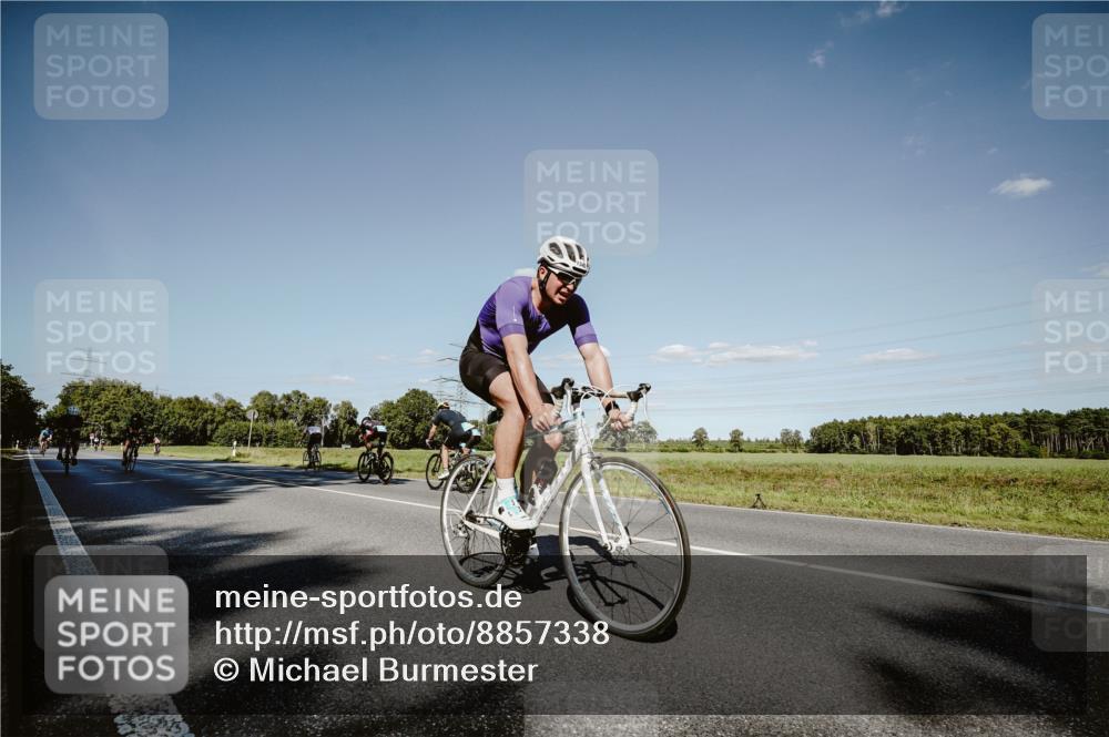 07.09.2025 - 19. Norderstedt Triathlon Michael Burmester http://msf.ph/oto/8857338 07.09.2025 15:30:36 Radfahren 399, 407, 445, 467, 870, 1435, 1486, 1545 meine-sportfotos.de