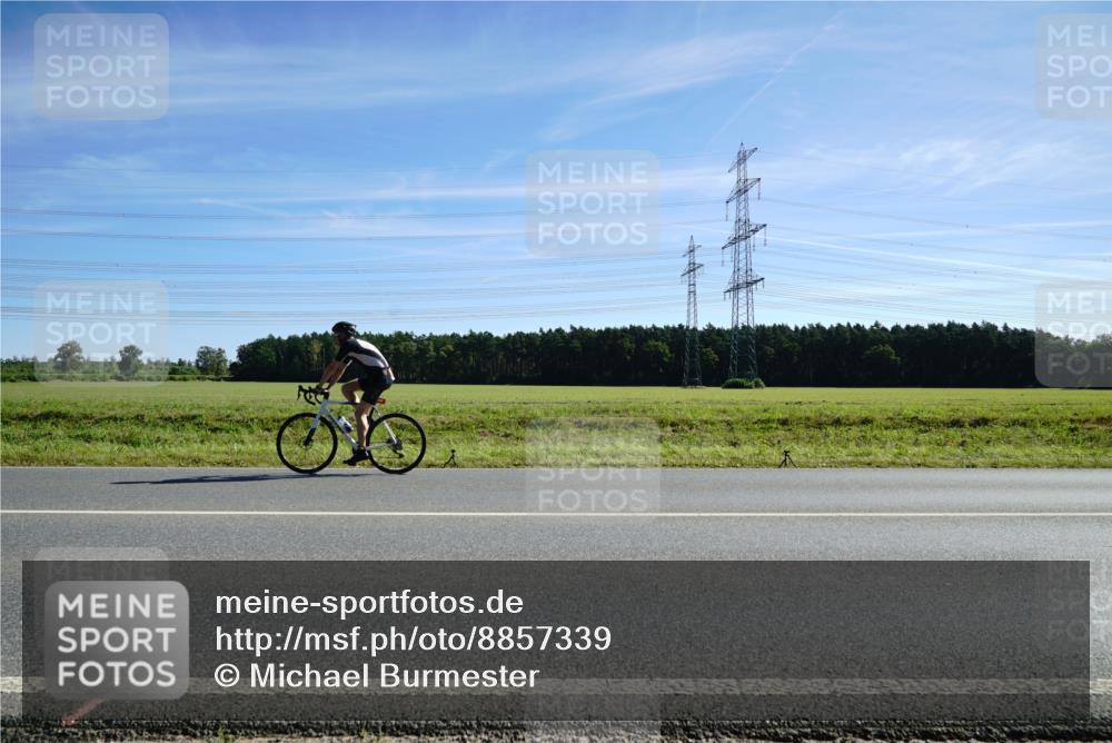 07.09.2025 - 19. Norderstedt Triathlon Michael Burmester http://msf.ph/oto/8857339 07.09.2025 11:18:44 Radfahren 1211 meine-sportfotos.de
