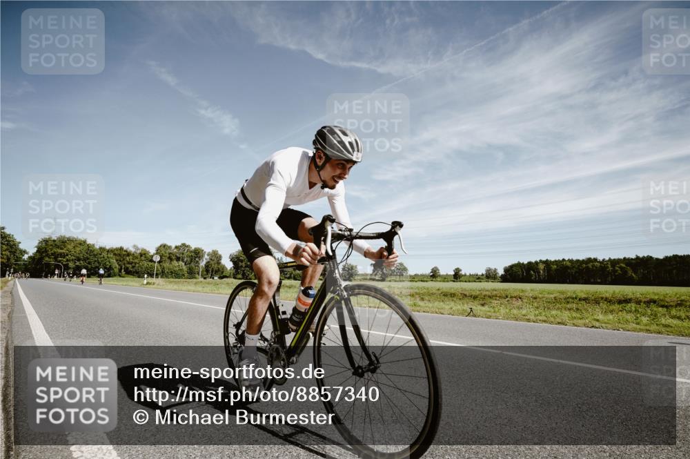 07.09.2025 - 19. Norderstedt Triathlon Michael Burmester http://msf.ph/oto/8857340 07.09.2025 12:24:01 Radfahren 165, 1351 meine-sportfotos.de