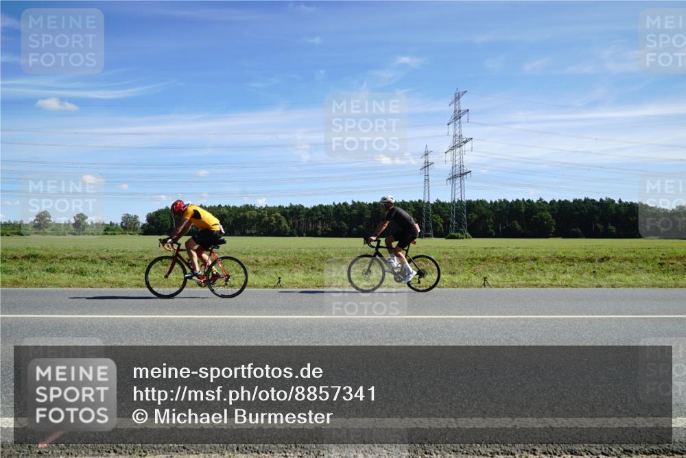 07.09.2025 - 19. Norderstedt Triathlon Michael Burmester http://msf.ph/oto/8857341 07.09.2025 12:57:03 Radfahren 1264, 1298 meine-sportfotos.de