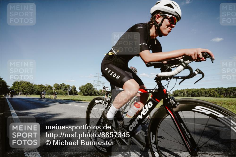 07.09.2025 - 19. Norderstedt Triathlon Michael Burmester http://msf.ph/oto/8857345 07.09.2025 15:30:38 Radfahren 383, 399, 445, 467, 870, 1545 meine-sportfotos.de