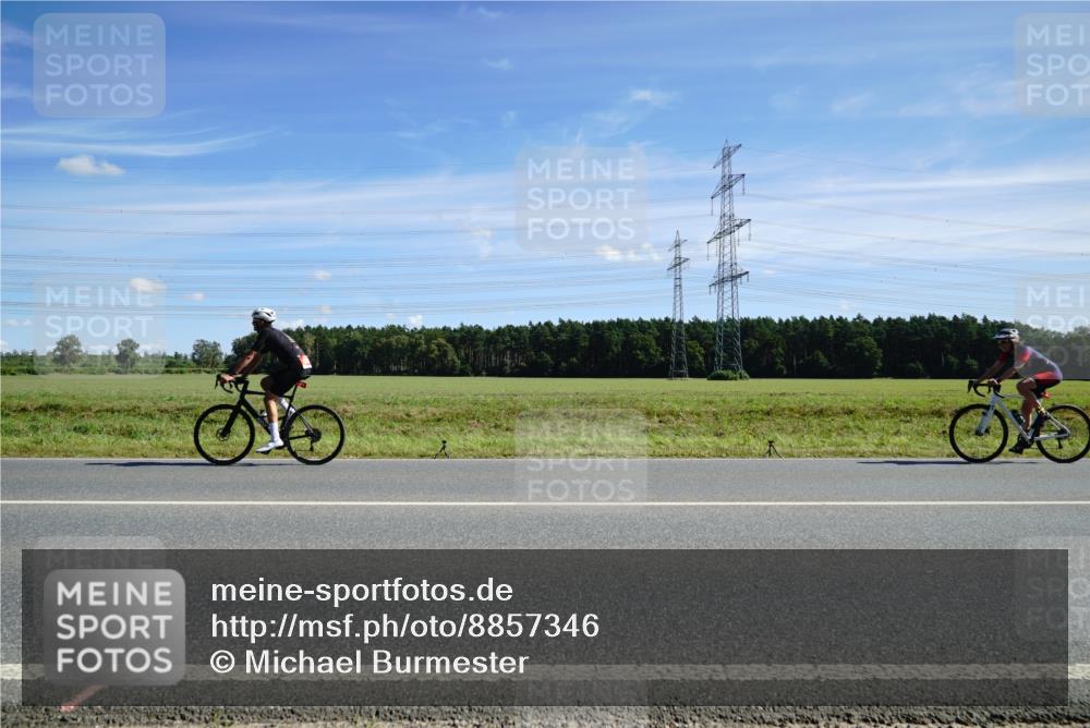 07.09.2025 - 19. Norderstedt Triathlon Michael Burmester http://msf.ph/oto/8857346 07.09.2025 12:57:03 Radfahren 1264, 1298 meine-sportfotos.de