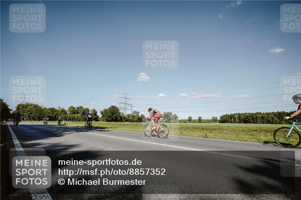 07.09.2025 - 19. Norderstedt Triathlon Michael Burmester http://msf.ph/oto/8857352 07.09.2025 15:30:39 Radfahren 383, 399, 467, 1545 meine-sportfotos.de