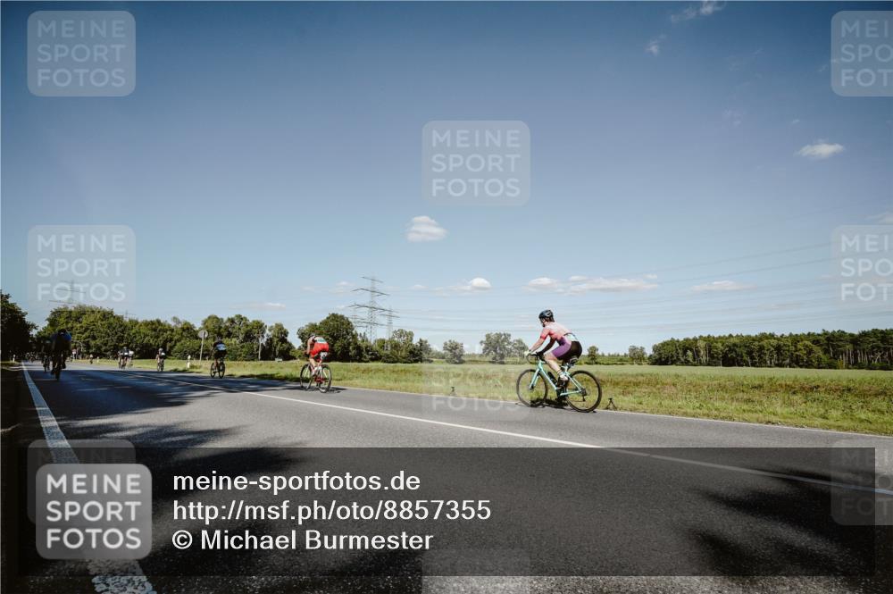 07.09.2025 - 19. Norderstedt Triathlon Michael Burmester http://msf.ph/oto/8857355 07.09.2025 15:30:39 Radfahren 383, 399, 467, 1545 meine-sportfotos.de