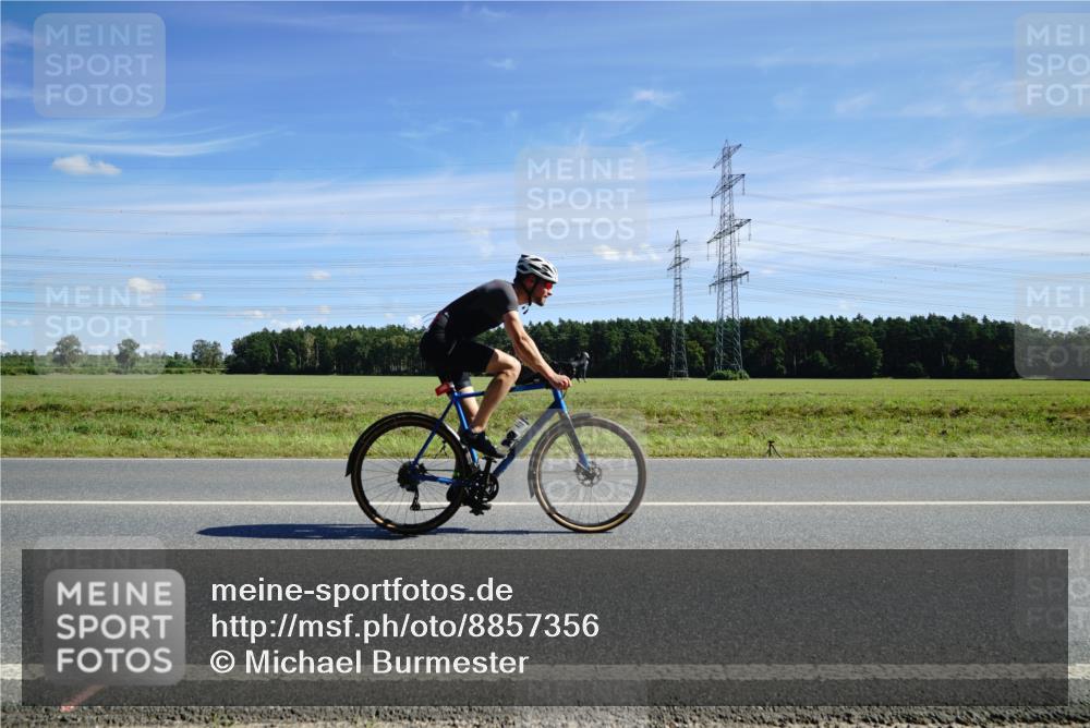 07.09.2025 - 19. Norderstedt Triathlon Michael Burmester http://msf.ph/oto/8857356 07.09.2025 12:57:07 Radfahren 197, 266, 315 meine-sportfotos.de