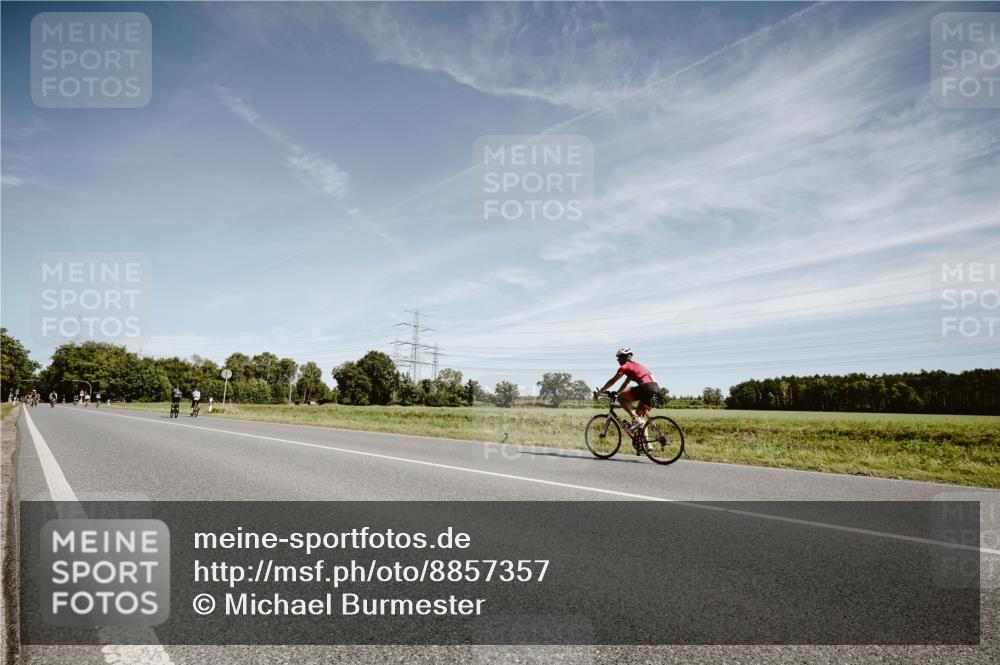 07.09.2025 - 19. Norderstedt Triathlon Michael Burmester http://msf.ph/oto/8857357 07.09.2025 12:24:06 Radfahren  meine-sportfotos.de