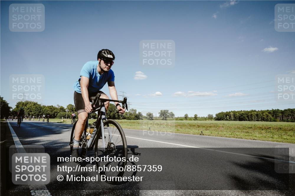 07.09.2025 - 19. Norderstedt Triathlon Michael Burmester http://msf.ph/oto/8857359 07.09.2025 15:30:42 Radfahren 383, 455 meine-sportfotos.de