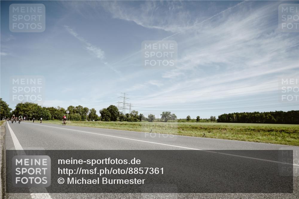 07.09.2025 - 19. Norderstedt Triathlon Michael Burmester http://msf.ph/oto/8857361 07.09.2025 12:24:09 Radfahren 261 meine-sportfotos.de