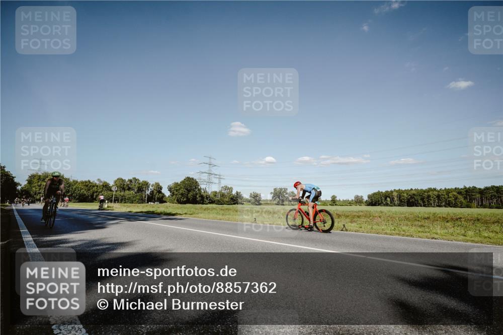 07.09.2025 - 19. Norderstedt Triathlon Michael Burmester http://msf.ph/oto/8857362 07.09.2025 15:30:43 Radfahren 383, 455, 1413 meine-sportfotos.de