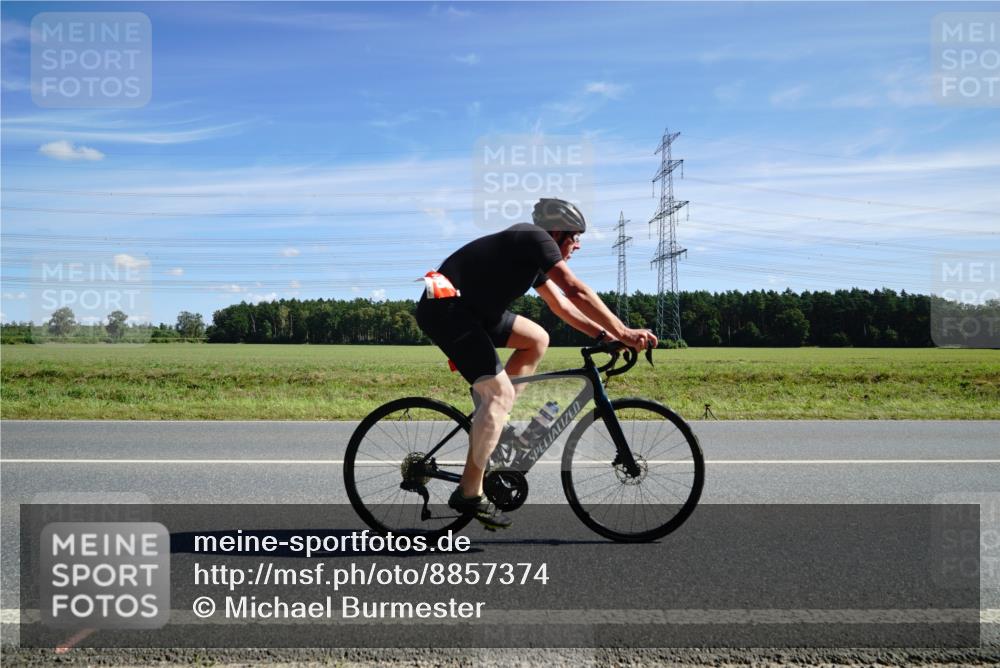 07.09.2025 - 19. Norderstedt Triathlon Michael Burmester http://msf.ph/oto/8857374 07.09.2025 12:57:15 Radfahren 706 meine-sportfotos.de