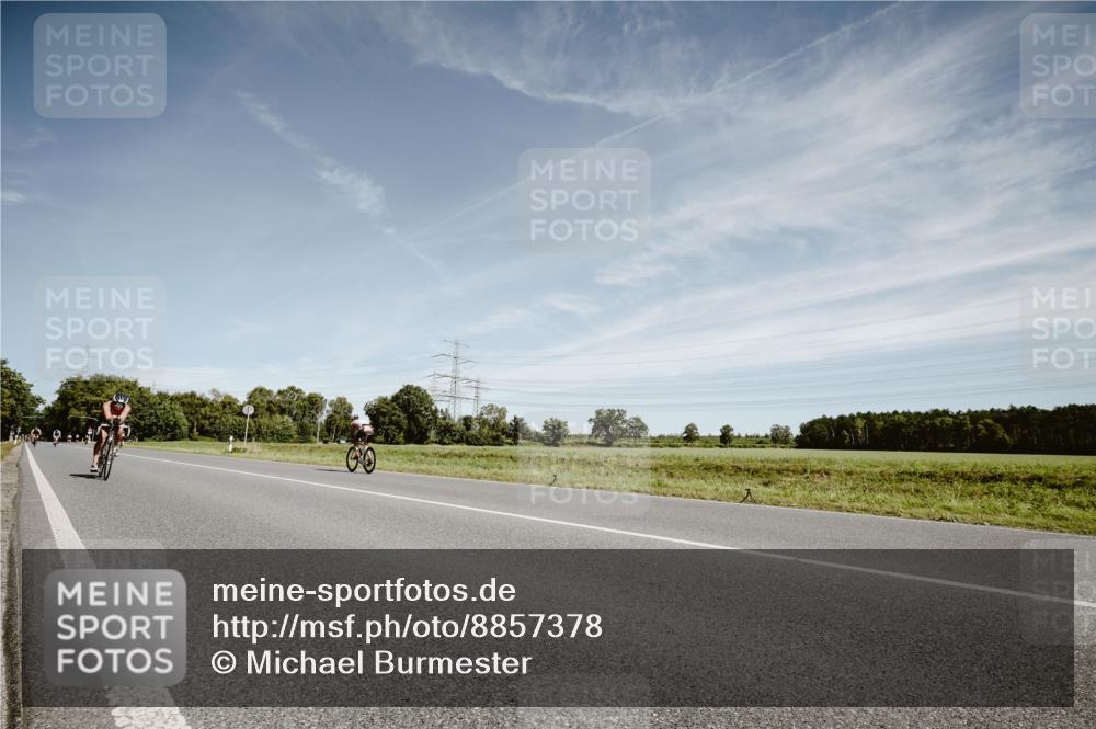 07.09.2025 - 19. Norderstedt Triathlon Michael Burmester http://msf.ph/oto/8857378 07.09.2025 12:24:13 Radfahren 261, 756, 798 meine-sportfotos.de
