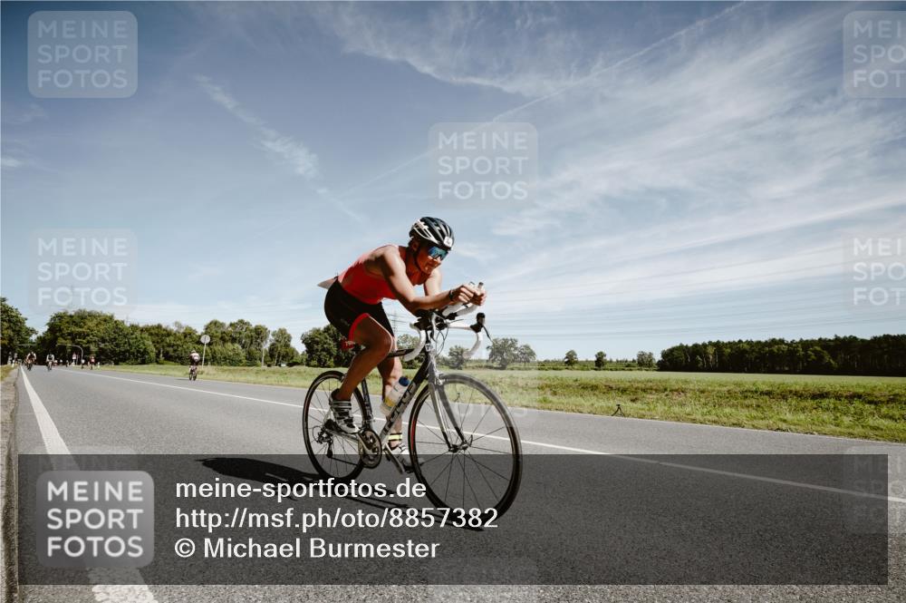 07.09.2025 - 19. Norderstedt Triathlon Michael Burmester http://msf.ph/oto/8857382 07.09.2025 12:24:15 Radfahren 261, 756, 798 meine-sportfotos.de