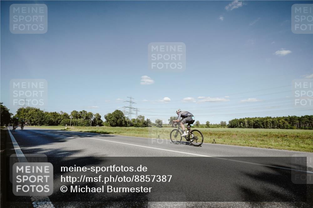 07.09.2025 - 19. Norderstedt Triathlon Michael Burmester http://msf.ph/oto/8857387 07.09.2025 15:30:53 Radfahren 416, 438, 956, 1482 meine-sportfotos.de