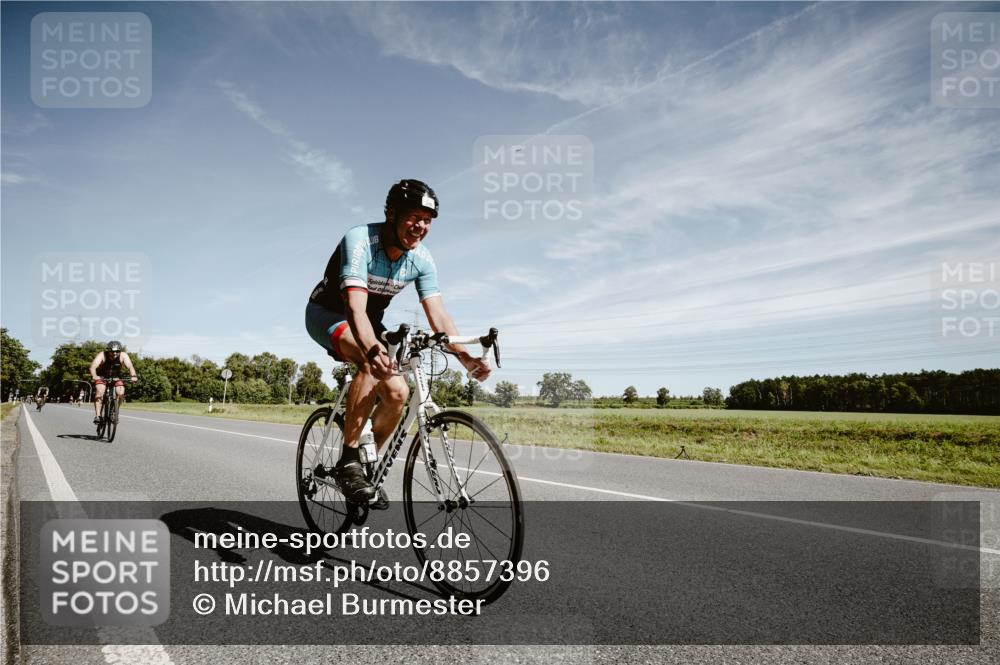07.09.2025 - 19. Norderstedt Triathlon Michael Burmester http://msf.ph/oto/8857396 07.09.2025 12:24:20 Radfahren 249, 802 meine-sportfotos.de
