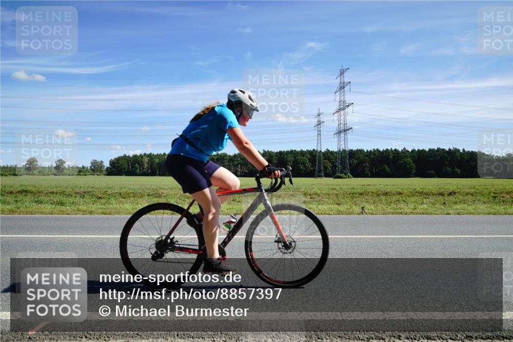07.09.2025 - 19. Norderstedt Triathlon Michael Burmester http://msf.ph/oto/8857397 07.09.2025 12:57:30 Radfahren 328, 1352 meine-sportfotos.de