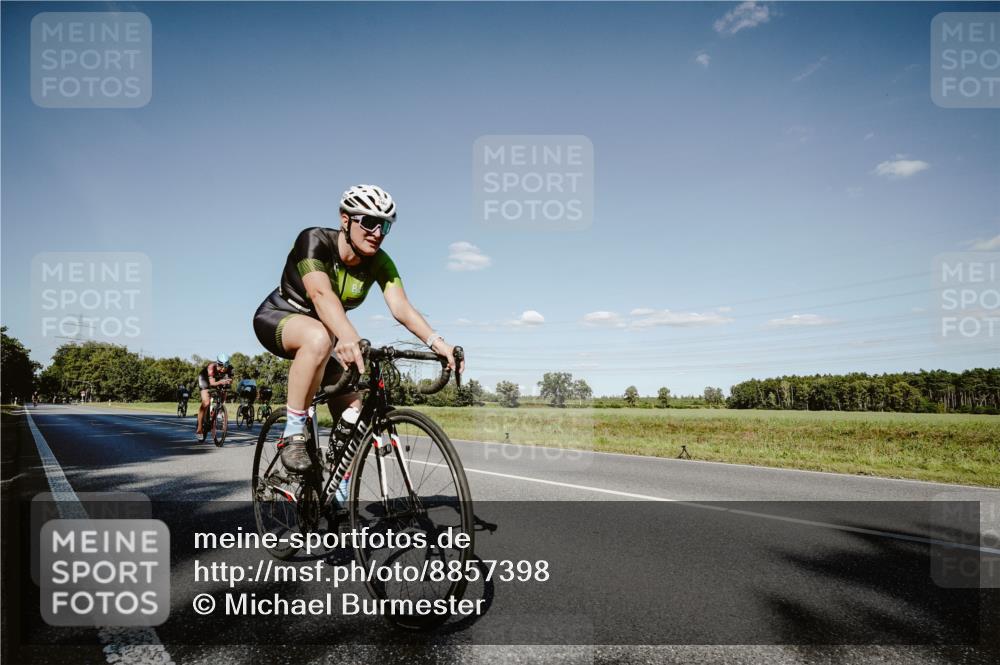 07.09.2025 - 19. Norderstedt Triathlon Michael Burmester http://msf.ph/oto/8857398 07.09.2025 15:30:55 Radfahren 438, 1482 meine-sportfotos.de