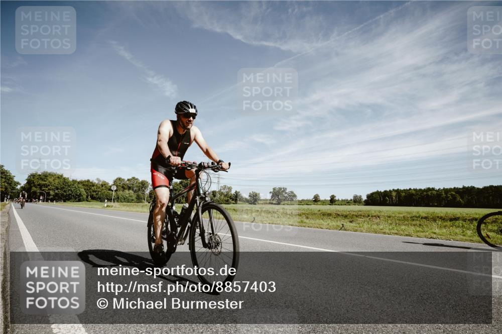 07.09.2025 - 19. Norderstedt Triathlon Michael Burmester http://msf.ph/oto/8857403 07.09.2025 12:24:22 Radfahren 249, 802, 1350 meine-sportfotos.de