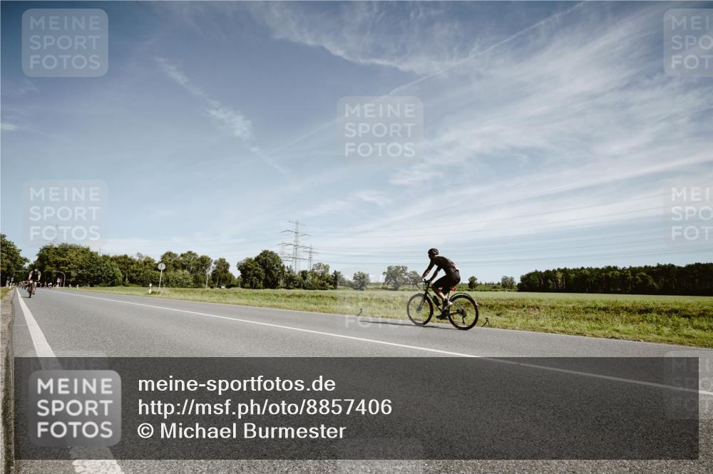 07.09.2025 - 19. Norderstedt Triathlon Michael Burmester http://msf.ph/oto/8857406 07.09.2025 12:24:22 Radfahren 249, 802, 1350 meine-sportfotos.de