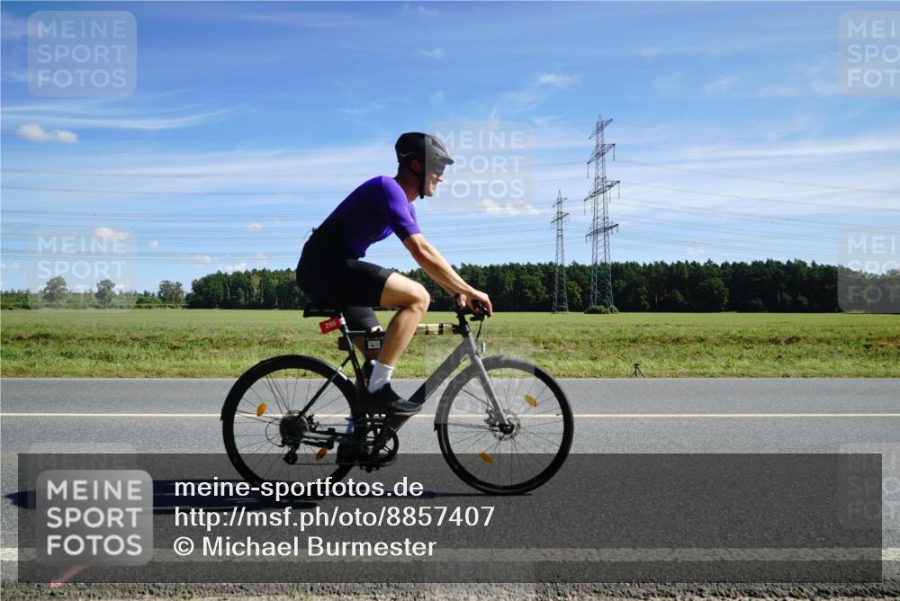 07.09.2025 - 19. Norderstedt Triathlon Michael Burmester http://msf.ph/oto/8857407 07.09.2025 12:57:33 Radfahren 298, 328, 1352 meine-sportfotos.de