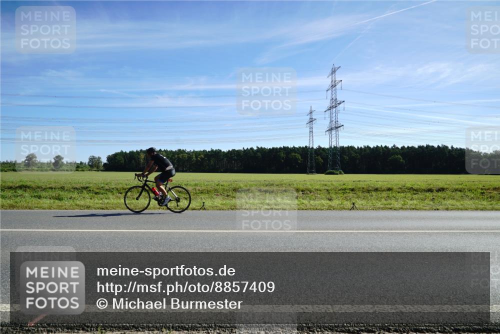 07.09.2025 - 19. Norderstedt Triathlon Michael Burmester http://msf.ph/oto/8857409 07.09.2025 11:19:26 Radfahren  meine-sportfotos.de