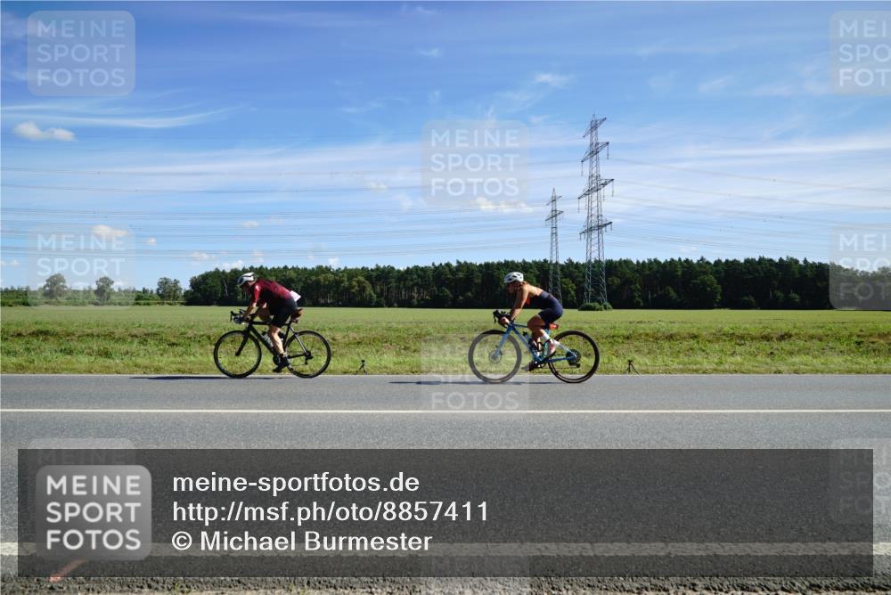07.09.2025 - 19. Norderstedt Triathlon Michael Burmester http://msf.ph/oto/8857411 07.09.2025 12:57:36 Radfahren 157, 298, 1352 meine-sportfotos.de