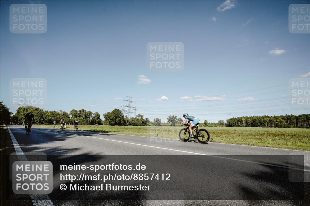 07.09.2025 - 19. Norderstedt Triathlon Michael Burmester http://msf.ph/oto/8857412 07.09.2025 15:31:02 Radfahren 1420 meine-sportfotos.de