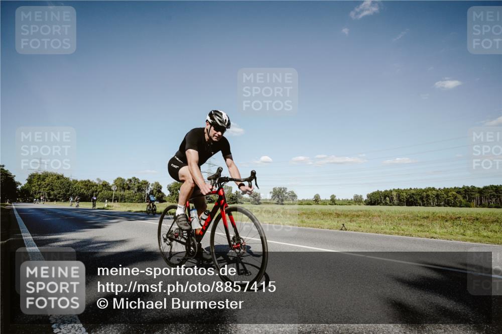 07.09.2025 - 19. Norderstedt Triathlon Michael Burmester http://msf.ph/oto/8857415 07.09.2025 15:31:03 Radfahren 1420 meine-sportfotos.de