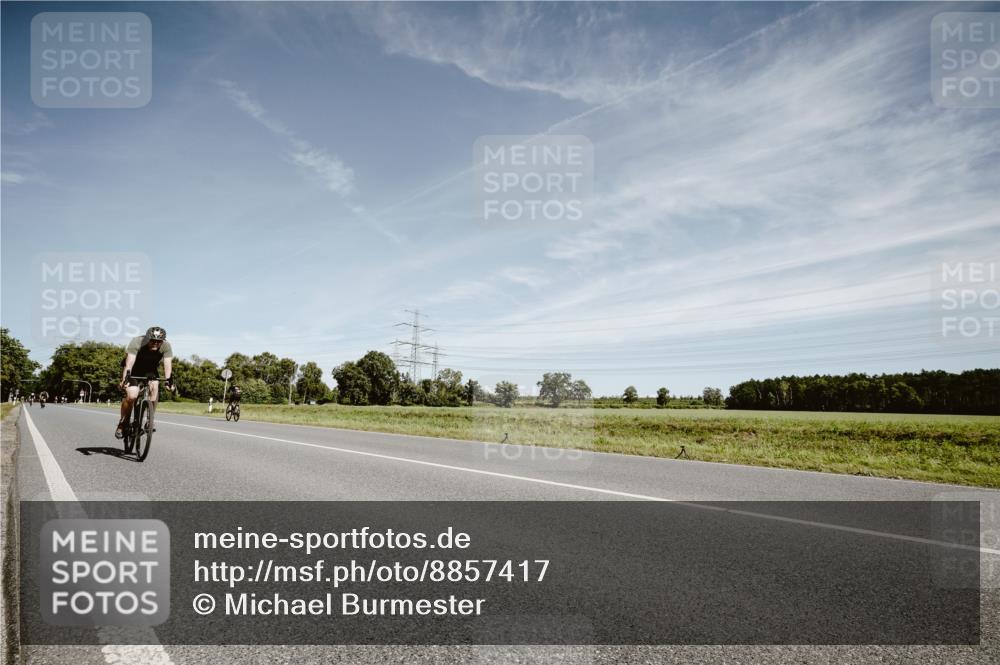 07.09.2025 - 19. Norderstedt Triathlon Michael Burmester http://msf.ph/oto/8857417 07.09.2025 12:24:24 Radfahren 802, 1350 meine-sportfotos.de