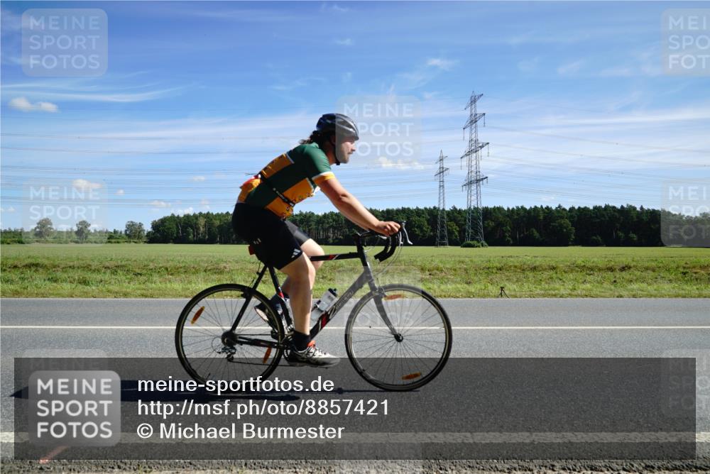 07.09.2025 - 19. Norderstedt Triathlon Michael Burmester http://msf.ph/oto/8857421 07.09.2025 12:57:39 Radfahren 157 meine-sportfotos.de
