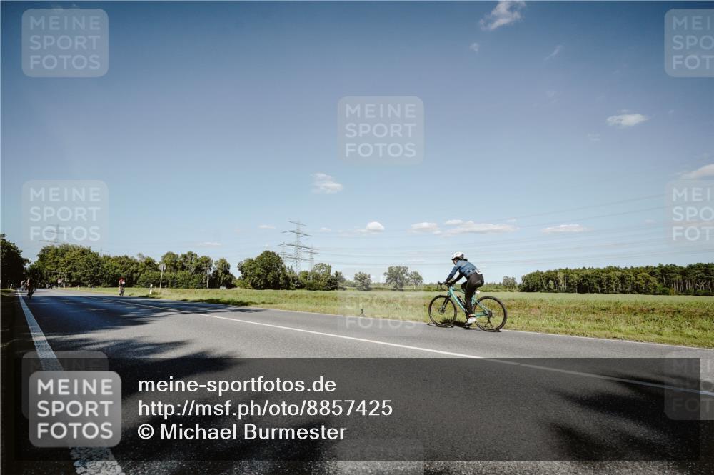 07.09.2025 - 19. Norderstedt Triathlon Michael Burmester http://msf.ph/oto/8857425 07.09.2025 15:31:16 Radfahren 431 meine-sportfotos.de