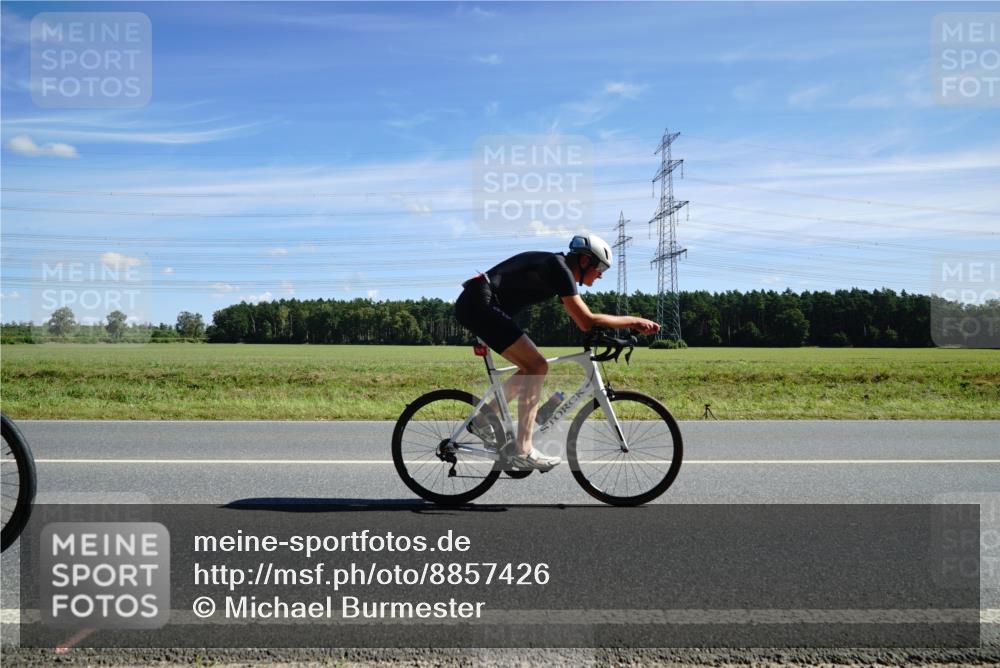 07.09.2025 - 19. Norderstedt Triathlon Michael Burmester http://msf.ph/oto/8857426 07.09.2025 12:57:44 Radfahren 242, 318, 841, 1326 meine-sportfotos.de