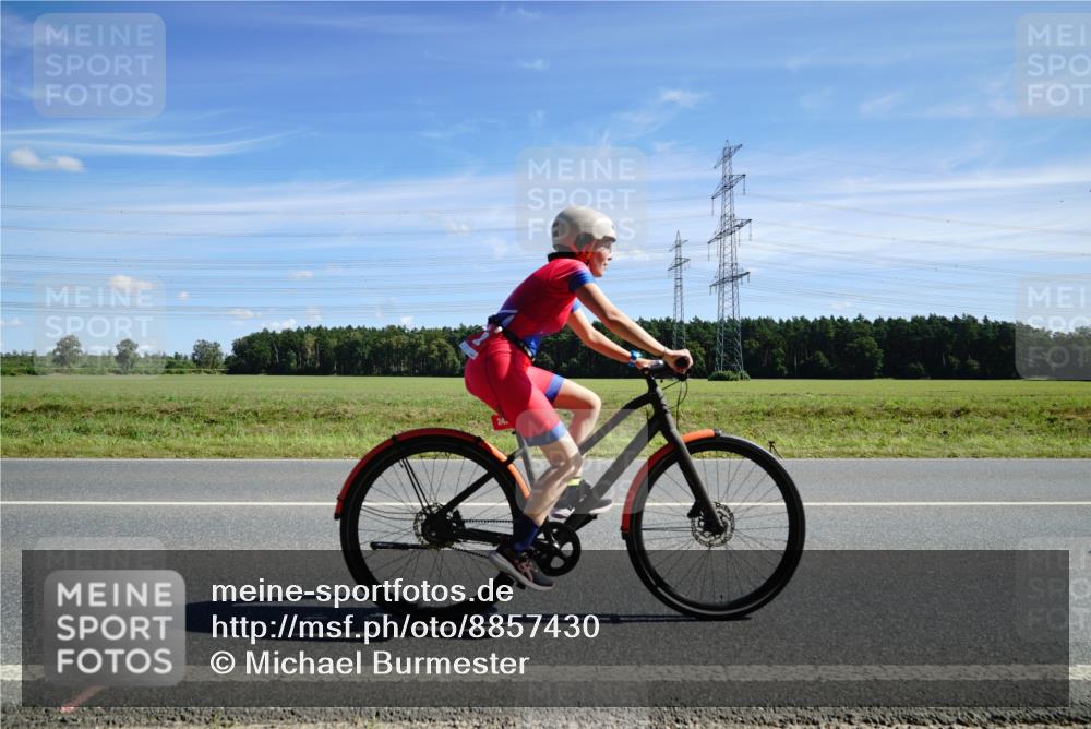 07.09.2025 - 19. Norderstedt Triathlon Michael Burmester http://msf.ph/oto/8857430 07.09.2025 12:57:44 Radfahren 242, 318, 841, 1326 meine-sportfotos.de