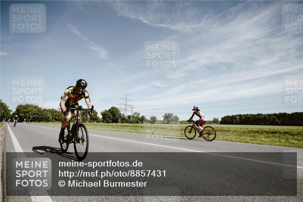07.09.2025 - 19. Norderstedt Triathlon Michael Burmester http://msf.ph/oto/8857431 07.09.2025 12:24:31 Radfahren 818, 1297 meine-sportfotos.de