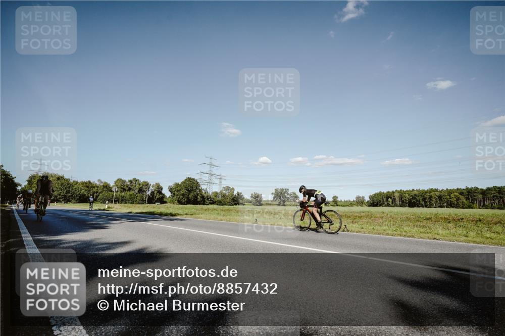 07.09.2025 - 19. Norderstedt Triathlon Michael Burmester http://msf.ph/oto/8857432 07.09.2025 15:31:20 Radfahren 431, 1528, 1534 meine-sportfotos.de