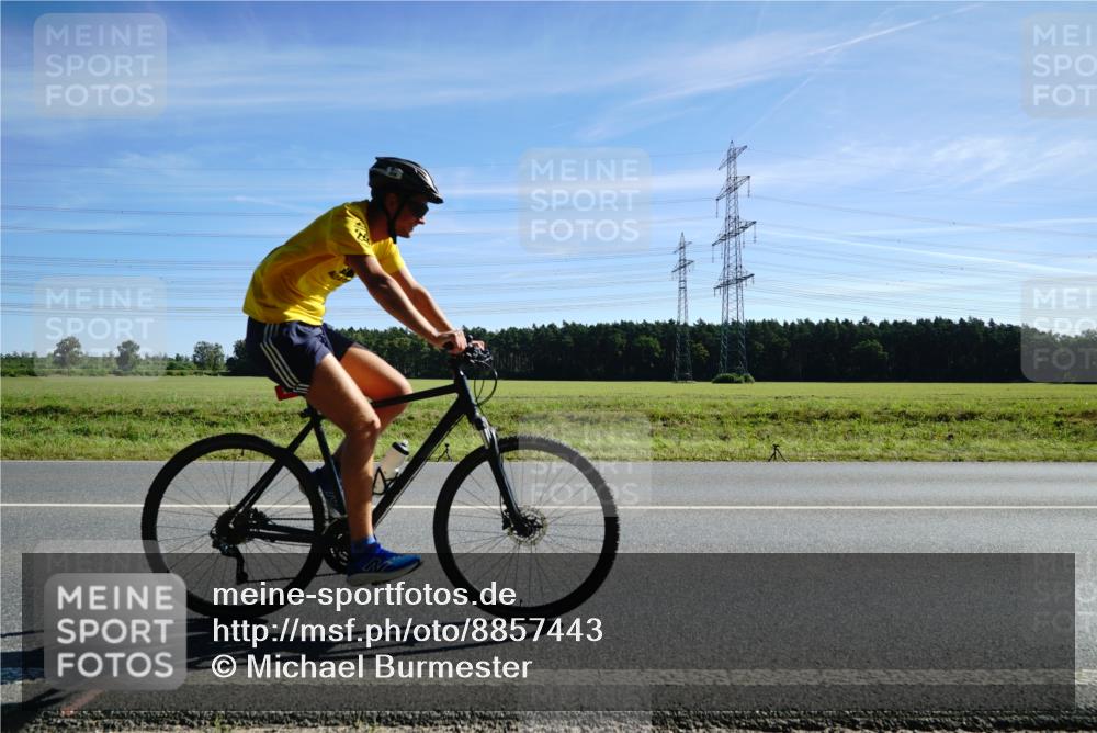 07.09.2025 - 19. Norderstedt Triathlon Michael Burmester http://msf.ph/oto/8857443 07.09.2025 11:19:55 Radfahren 228, 1177 meine-sportfotos.de