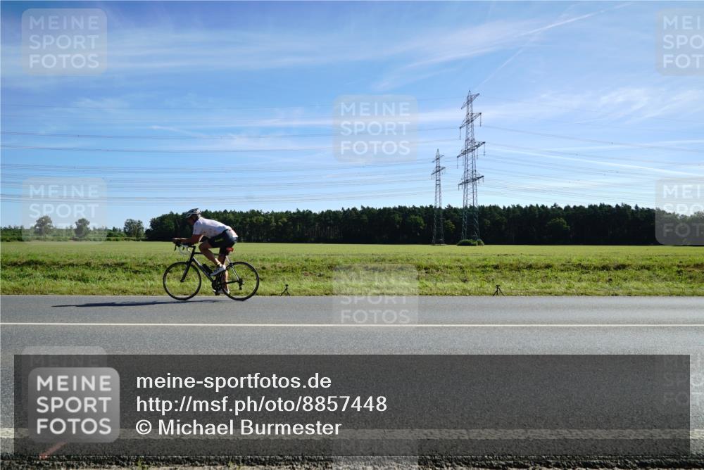 07.09.2025 - 19. Norderstedt Triathlon Michael Burmester http://msf.ph/oto/8857448 07.09.2025 11:19:58 Radfahren 228 meine-sportfotos.de