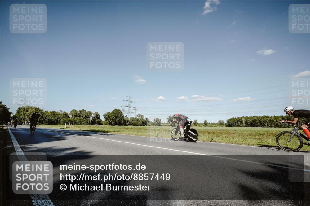 07.09.2025 - 19. Norderstedt Triathlon Michael Burmester http://msf.ph/oto/8857449 07.09.2025 15:31:32 Radfahren 937, 951 meine-sportfotos.de
