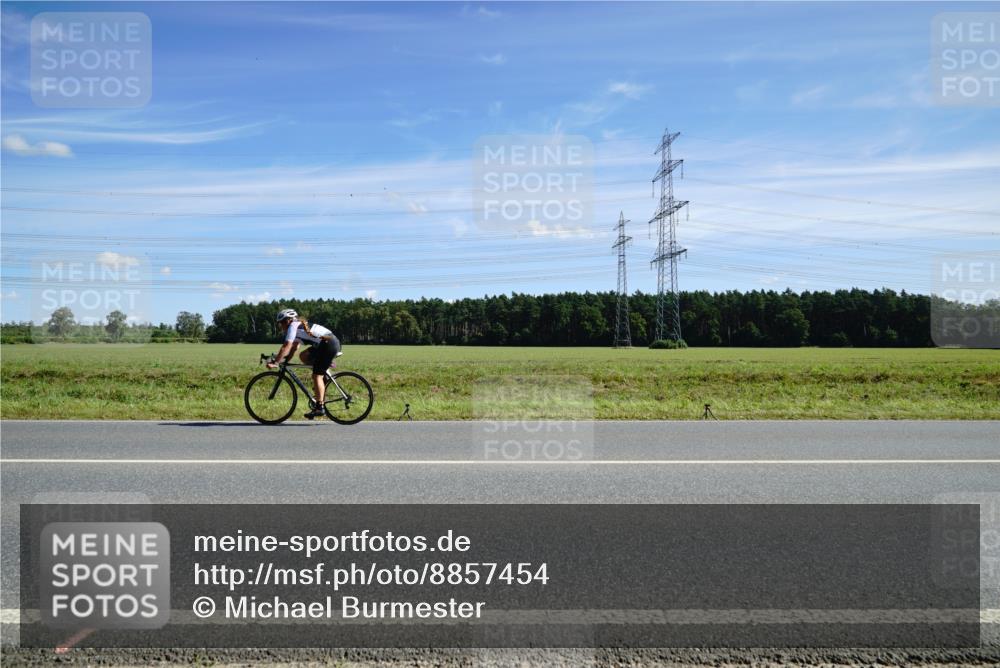 07.09.2025 - 19. Norderstedt Triathlon Michael Burmester http://msf.ph/oto/8857454 07.09.2025 12:57:50 Radfahren 318, 777, 1238, 1317 meine-sportfotos.de