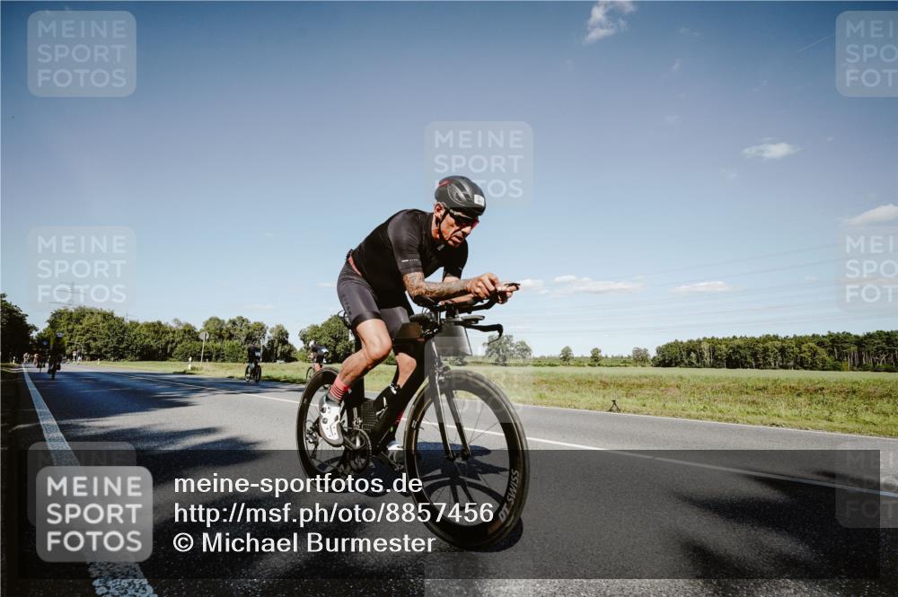 07.09.2025 - 19. Norderstedt Triathlon Michael Burmester http://msf.ph/oto/8857456 07.09.2025 15:31:33 Radfahren 937, 951, 1511 meine-sportfotos.de