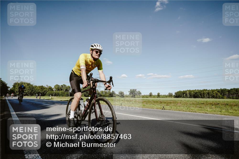 07.09.2025 - 19. Norderstedt Triathlon Michael Burmester http://msf.ph/oto/8857463 07.09.2025 15:31:35 Radfahren 937, 951, 1511 meine-sportfotos.de