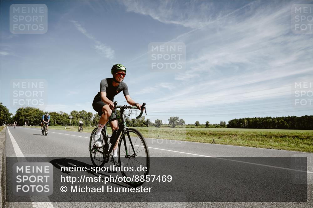 07.09.2025 - 19. Norderstedt Triathlon Michael Burmester http://msf.ph/oto/8857469 07.09.2025 12:25:04 Radfahren 301, 825 meine-sportfotos.de
