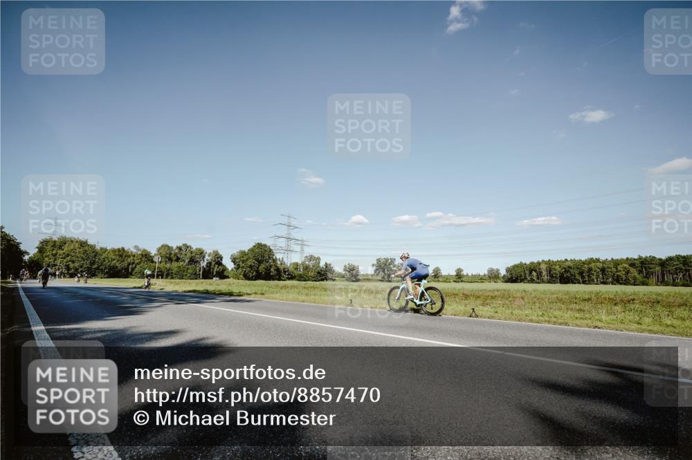 07.09.2025 - 19. Norderstedt Triathlon Michael Burmester http://msf.ph/oto/8857470 07.09.2025 15:31:37 Radfahren 937, 1511, 1537 meine-sportfotos.de
