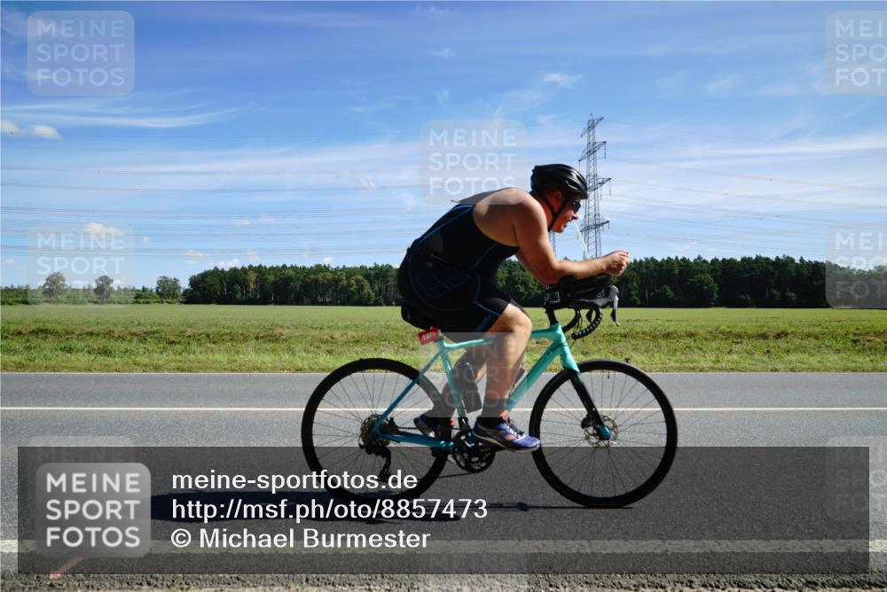 07.09.2025 - 19. Norderstedt Triathlon Michael Burmester http://msf.ph/oto/8857473 07.09.2025 12:57:56 Radfahren 166, 1270 meine-sportfotos.de